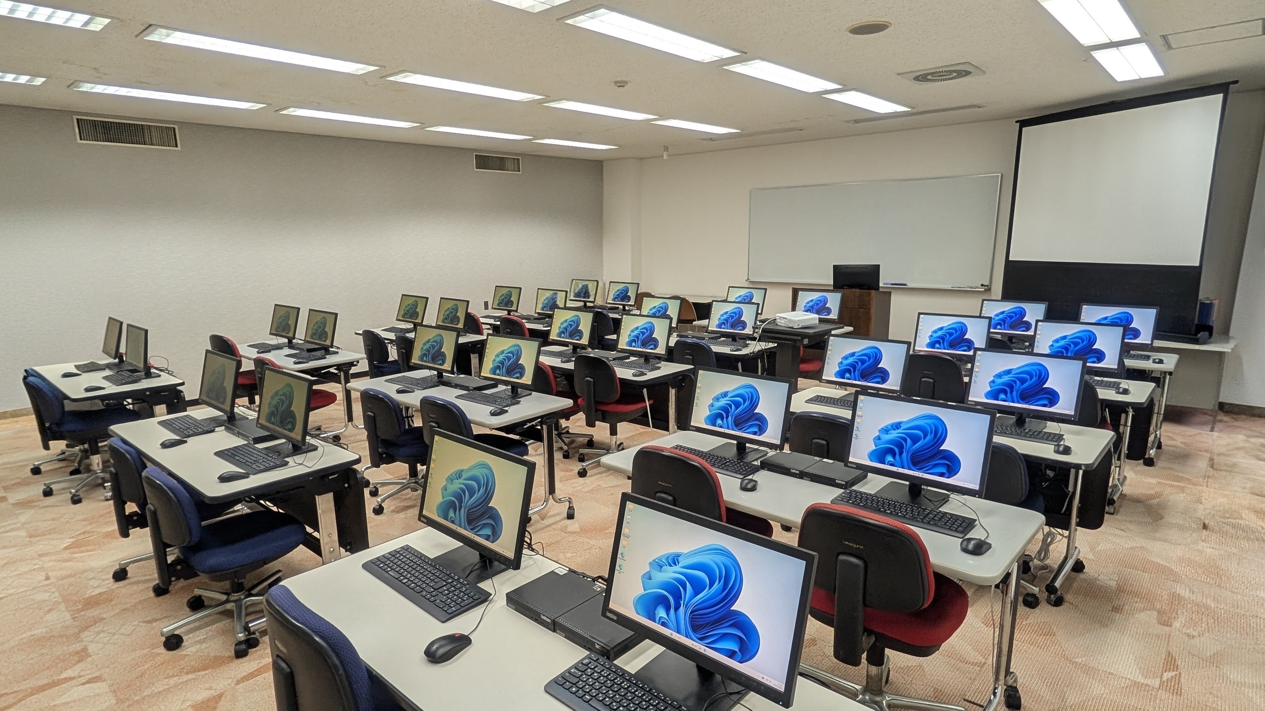 パソコン実習室の様子
